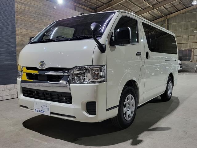 Toyota HIACE VAN 2025 — фото автомобиля 1