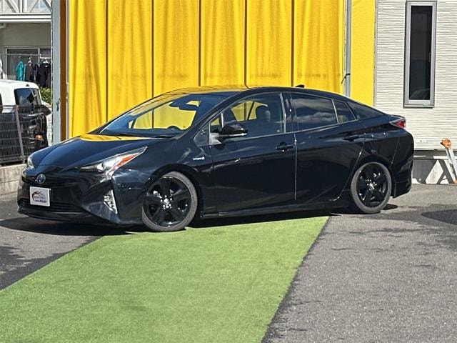 Toyota PRIUS 2018 — фото автомобиля
