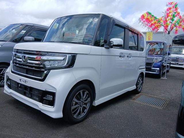 Honda N-BOX CUSTOM 2023 — фото автомобиля 1