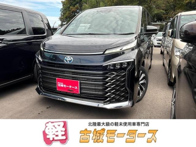 Toyota VOXY 2022 — фото автомобиля 1