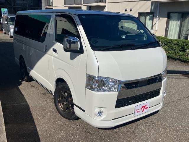 Toyota HIACE VAN 2020 — фото автомобиля