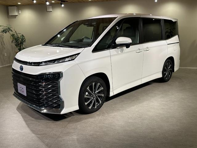 Toyota VOXY 2025 — фото автомобиля 1
