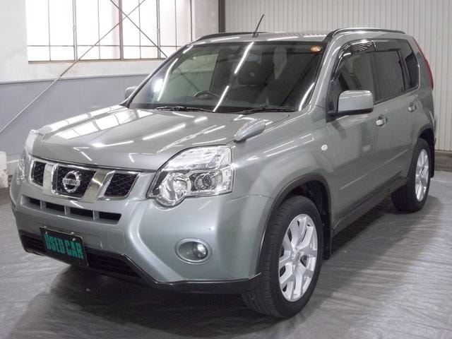 Nissan X-TRAIL 2013 — фото автомобиля