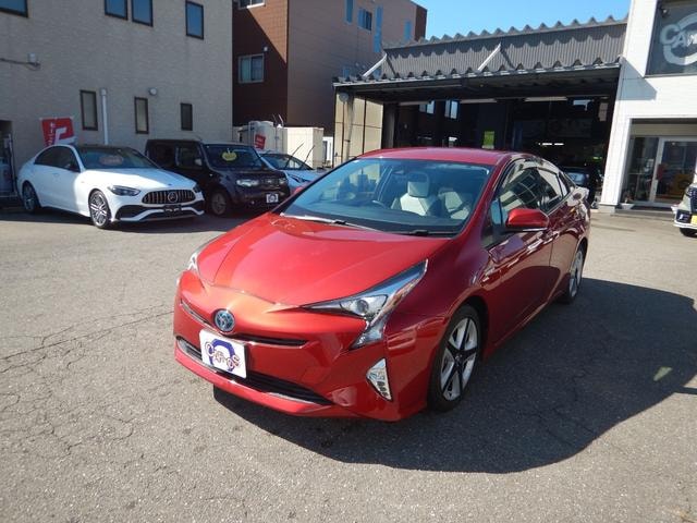 Toyota PRIUS 2016 — фото автомобиля 1