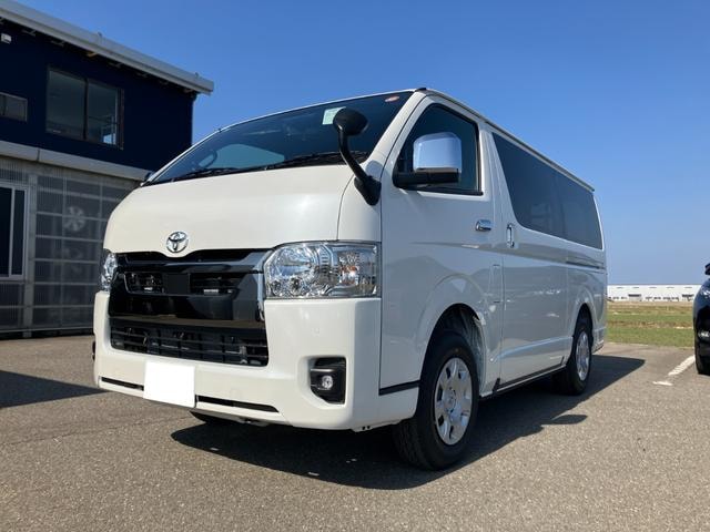 Toyota HIACE VAN 2026 — фото автомобиля 1