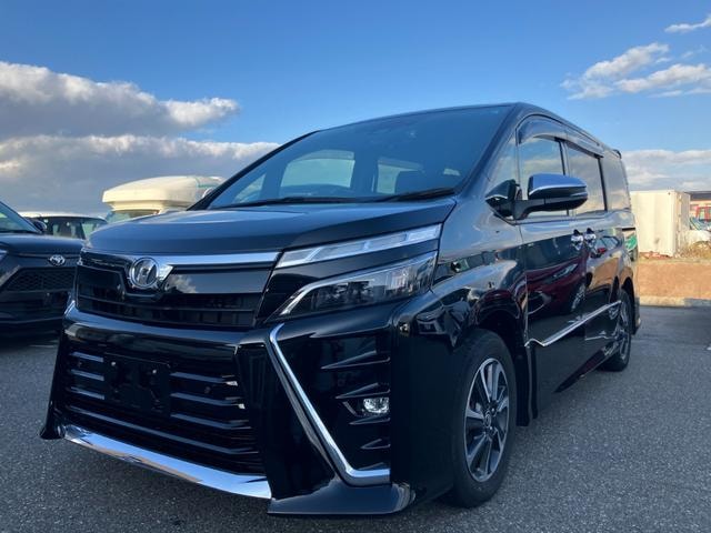 Toyota VOXY 2019 — фото автомобиля