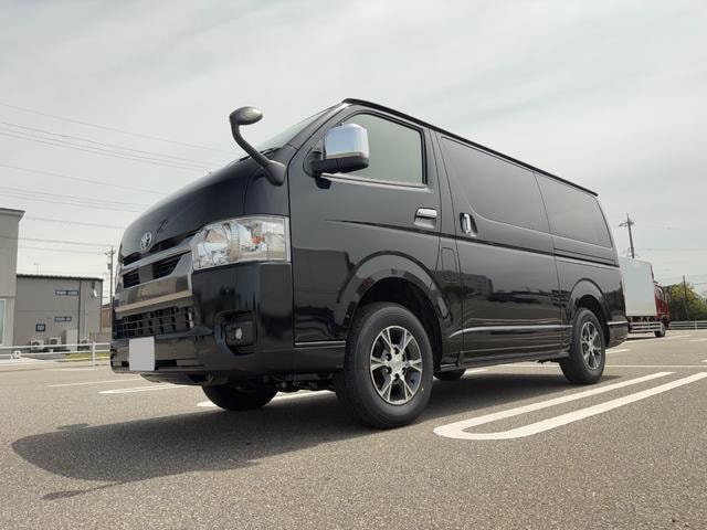 Toyota HIACE VAN 2026 — фото автомобиля 1