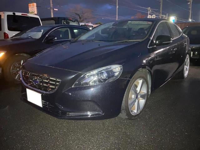 Volvo V40 2015 — фото автомобиля 1