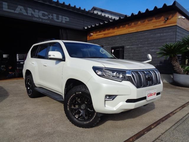 Toyota LAND CRUISER PRADO 2018 — фото автомобиля