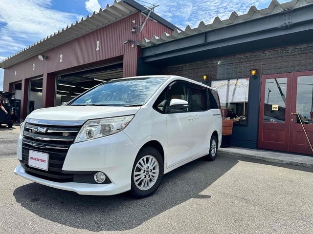 Toyota NOAH 2014 — фото автомобиля