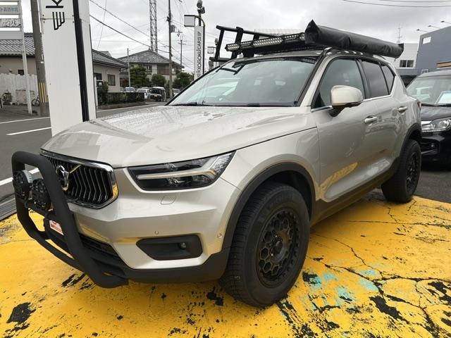 Volvo XC40 2019 — фото автомобиля 1