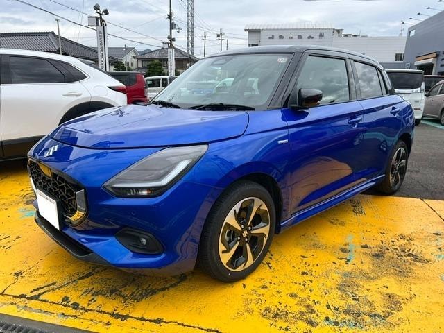 Suzuki SWIFT 2023 — фото автомобиля 1
