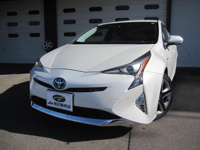 Toyota PRIUS 2017 — фото автомобиля 1