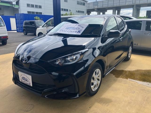 Toyota YARIS 2022 — фото автомобиля