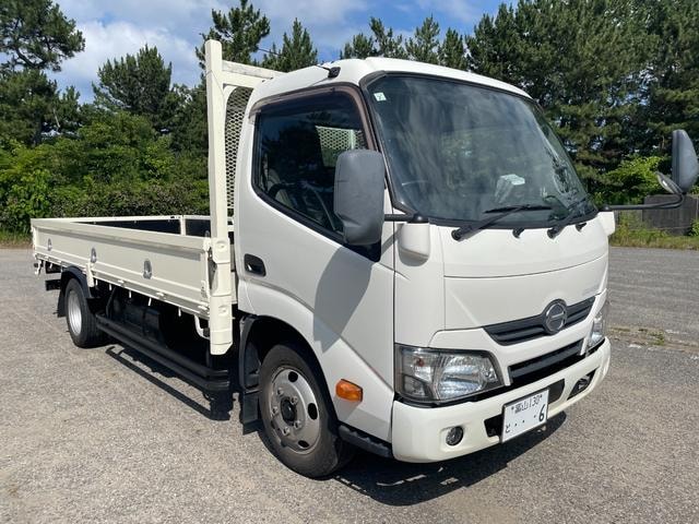 Hino DUTRO 2016 — фото автомобиля 1