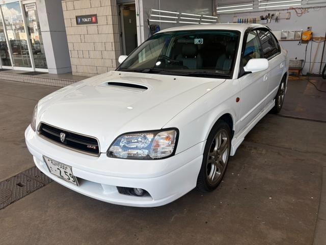 Subaru LEGACY B4 1999 — фото автомобиля 1