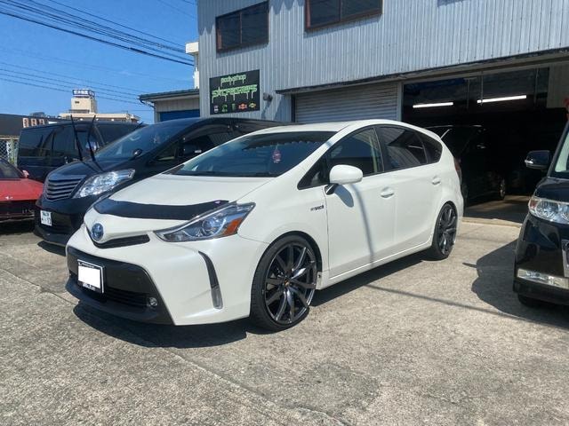Toyota PRIUS ALPHA 2015 — фото автомобиля 1