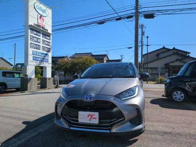 Toyota YARIS 2022 — фото автомобиля