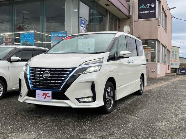 Nissan SERENA 2022 — фото автомобиля 1