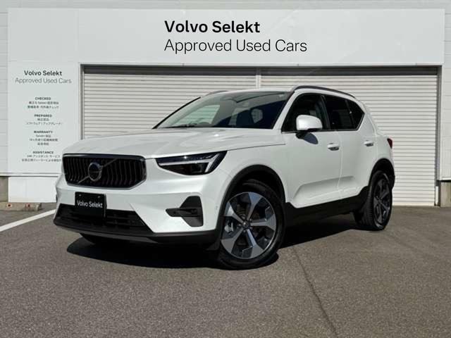 Volvo XC40 2026 — фото автомобиля