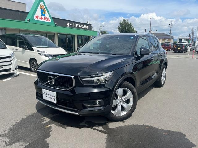 Volvo XC40 2022 — фото автомобиля 1