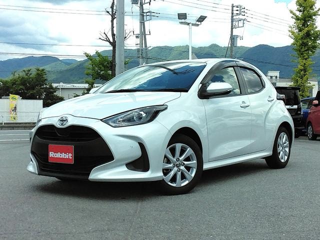 Toyota YARIS 2023 — фото автомобиля 1
