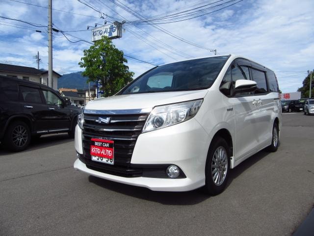 Toyota NOAH 2015 — фото автомобиля 1