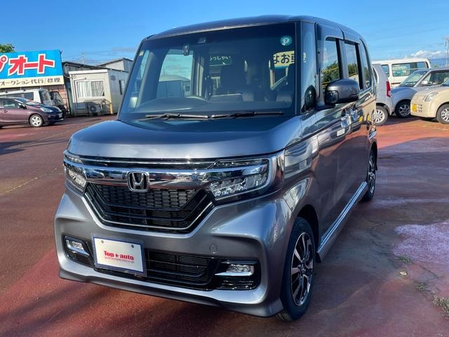 Honda N-BOX CUSTOM 2018 — фото автомобиля 1