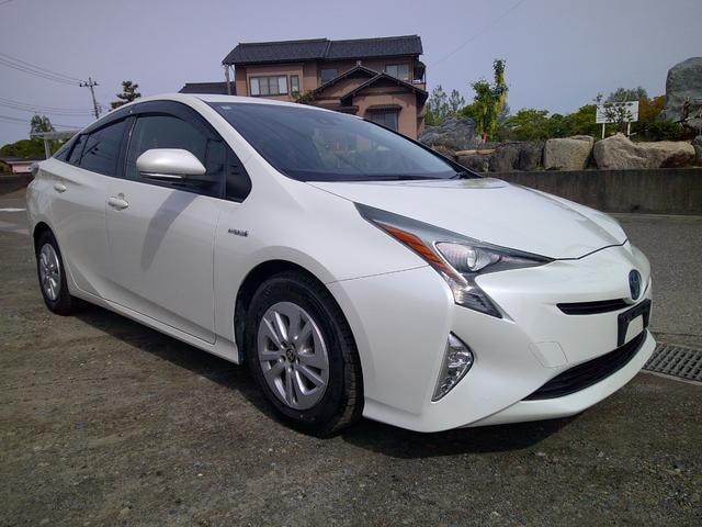 Toyota PRIUS 2016 — фото автомобиля 1