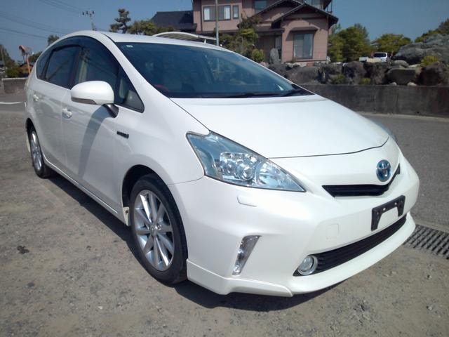 Toyota PRIUS ALPHA 2013 — фото автомобиля