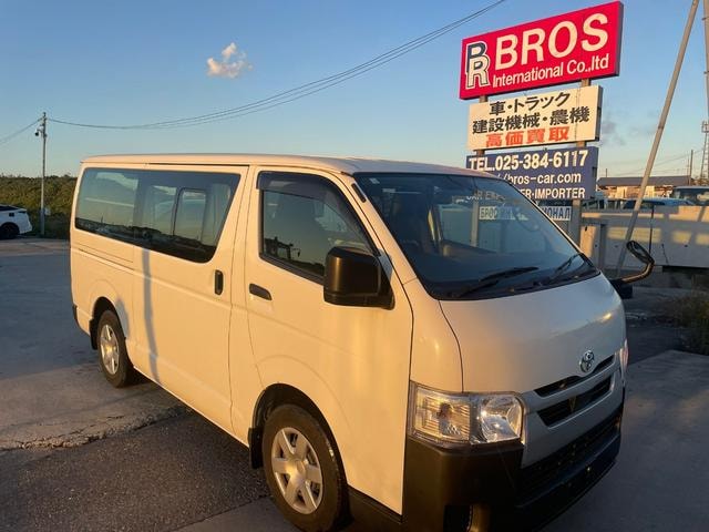 Toyota HIACE VAN 2023 — фото автомобиля 1