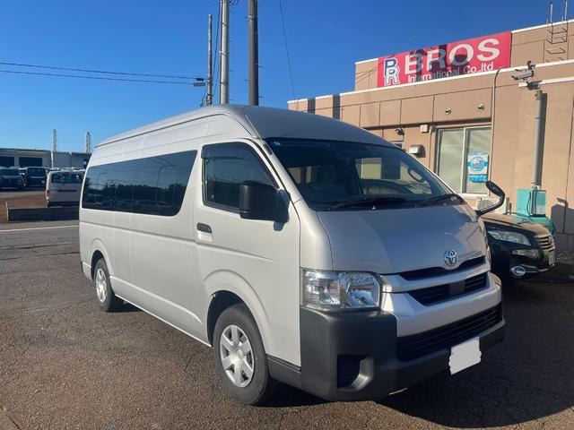 Toyota HIACE COMMUTER 2021 — фото автомобиля