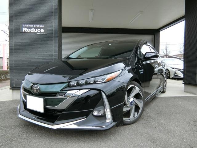 Toyota PRIUS PHV 2017 — фото автомобиля 1