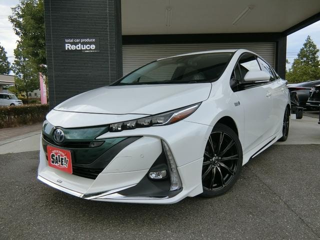 Toyota PRIUS PHV 2017 — фото автомобиля 1