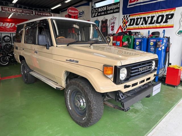 Toyota LAND CRUISER 70 1993 — фото автомобиля