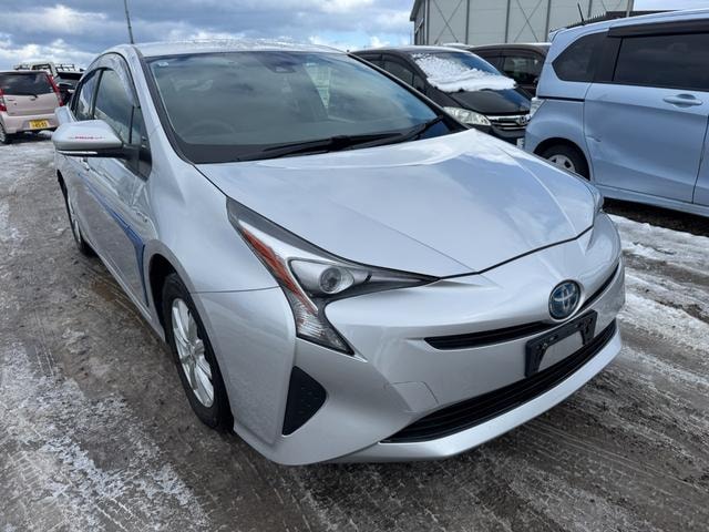 Toyota PRIUS 2016 — фото автомобиля 1