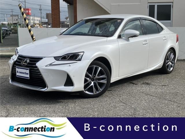 Lexus IS 2017 — фото автомобиля 1