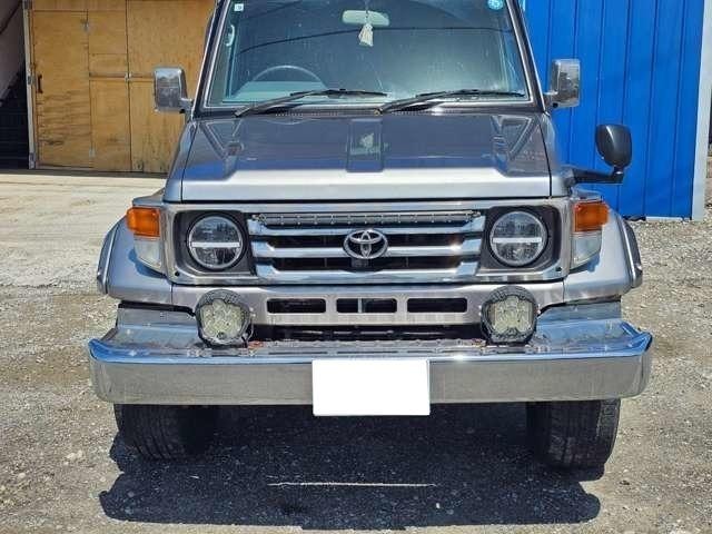 Toyota LAND CRUISER 70 2004 — фото автомобиля