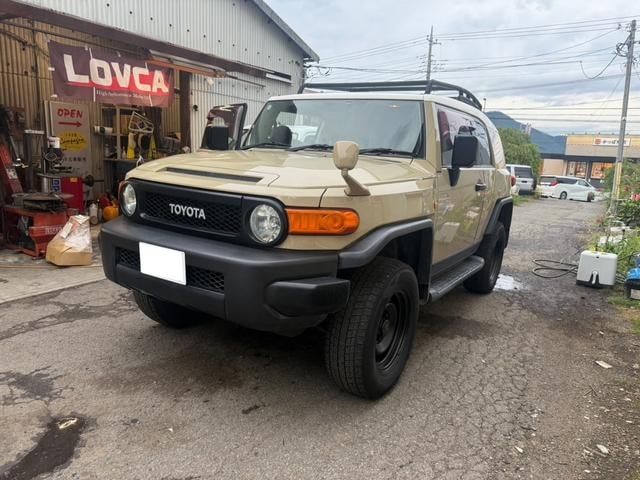 Toyota FJ CRUISER 2011 — фото автомобиля