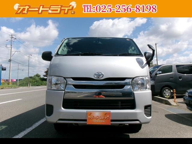 Toyota HIACE VAN 2020 — фото автомобиля