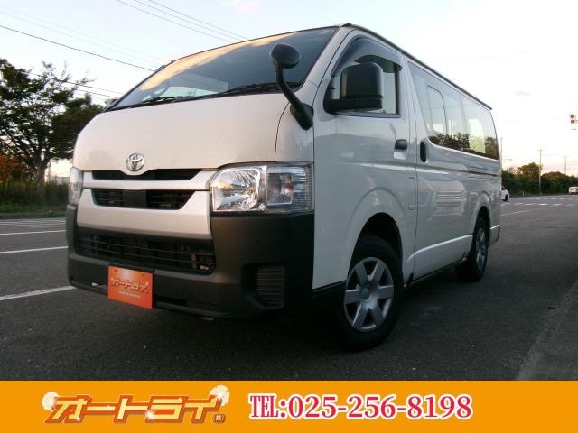 Toyota HIACE VAN 2023 — фото автомобиля 1