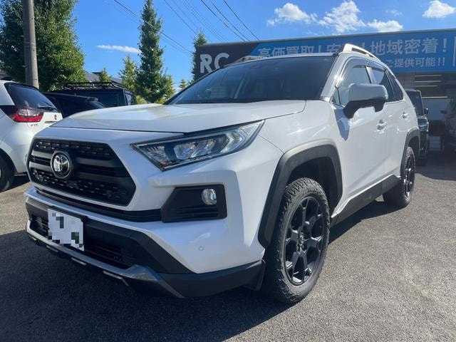 Toyota RAV4 2021 — фото автомобиля