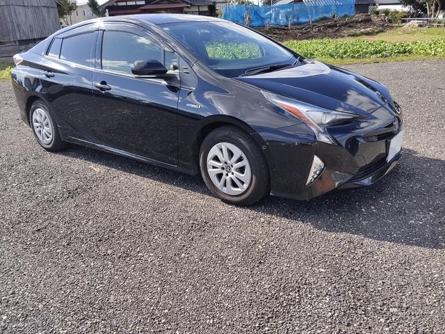 Toyota PRIUS 2018 — фото автомобиля 1