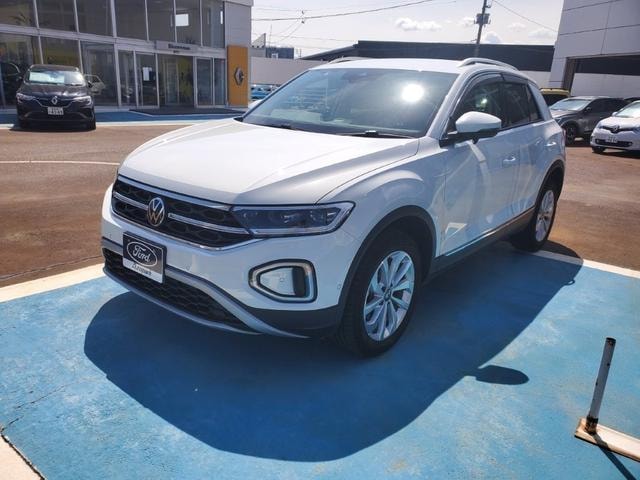 Volkswagen T-ROC 2023 — фото автомобиля