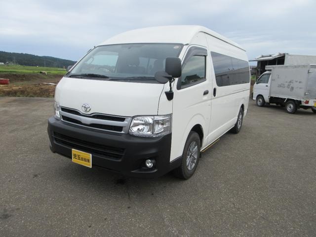 Toyota HIACE COMMUTER 2013 — фото автомобиля