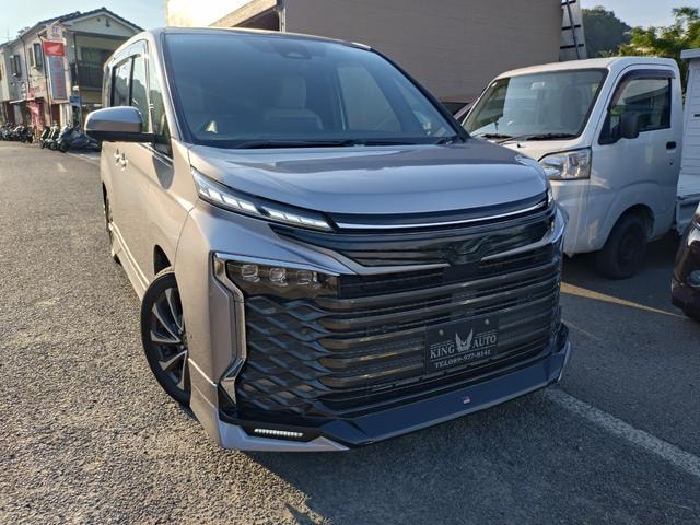 Toyota VOXY 2023 — фото автомобиля 1