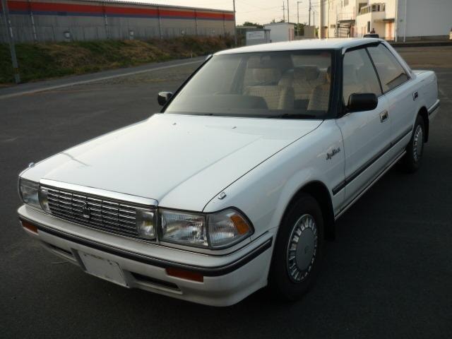Toyota CROWN 1990 — фото автомобиля 1