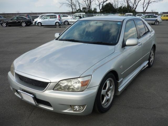 Toyota ALTEZZA 1999 — фото автомобиля 1