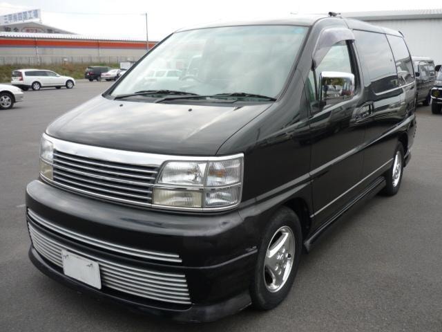 Nissan ELGRAND 1999 — фото автомобиля 1