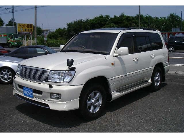 Toyota LAND CRUISER 100 2000 — фото автомобиля
